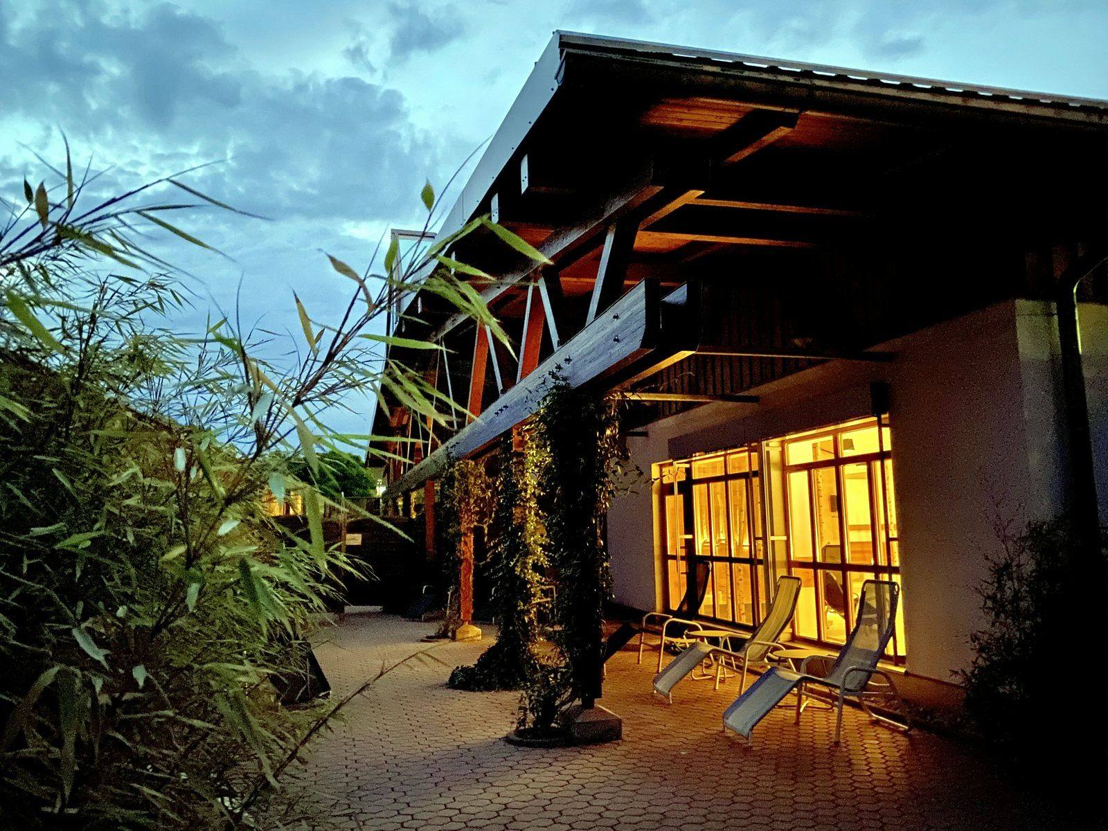 Der Saunabereich des BEYERS AKTIV-PARK am Abend
