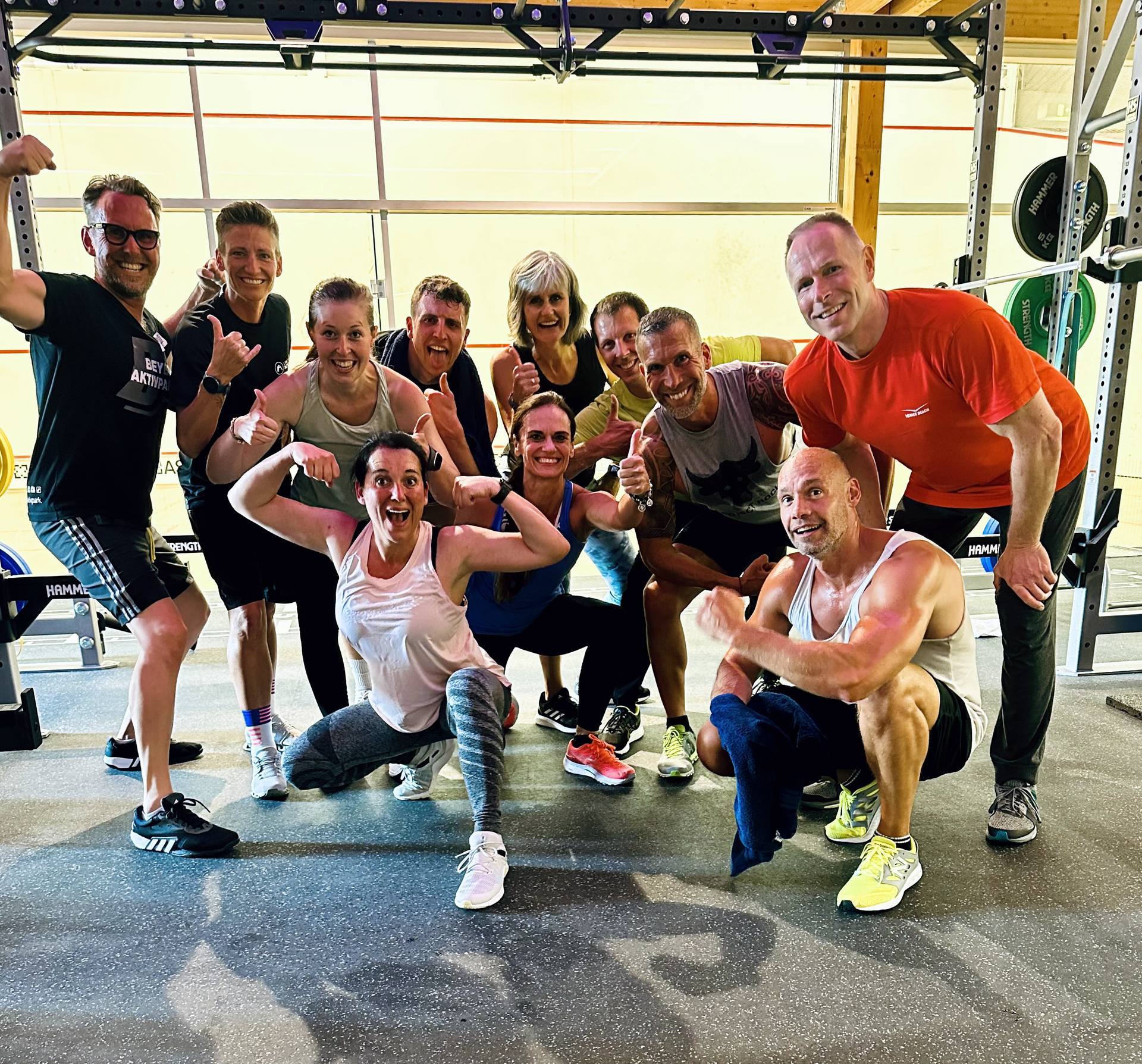 Das Team des BEYERS AKTIV-PARK bei einer Ausbildung in der Hammer Strength Box